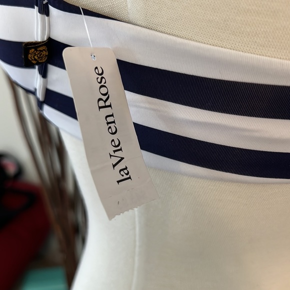 Brand new La Vie en Rose bikini top - Picture 3 of 4